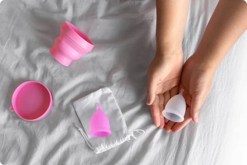 Woman holding emergency contraceptive pills discussing side effects and timely pregnancy prevention.