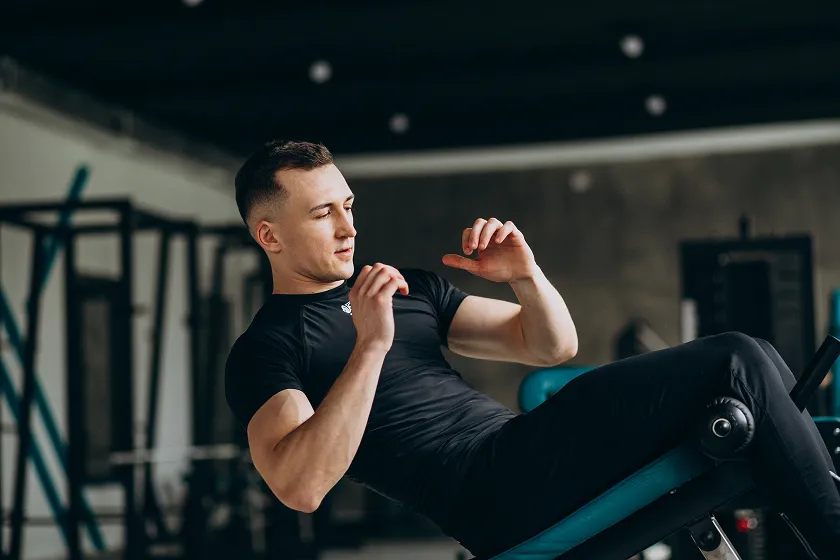 Men's fitness schedule core exercise during weekly workout plan