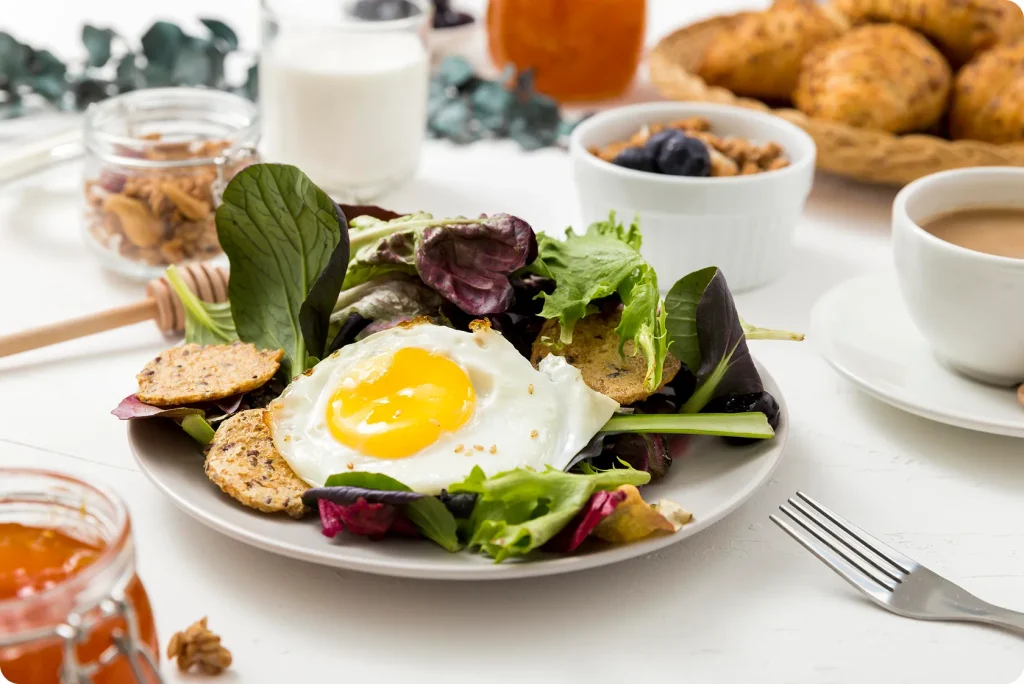 High-fat bulletproof coffee boosting energy on keto diet for beginners plan.