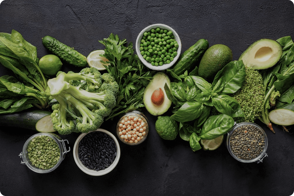 Top anti-inflammatory foods rich in antioxidants like turmeric, avocado, and nuts